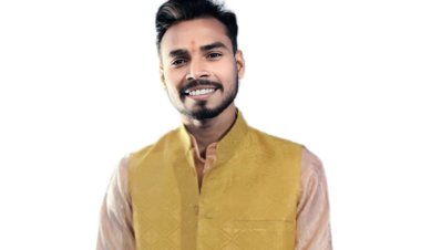 Success Story of Paras Shukla: The Journey of a Young Entrepreneur Started earning money at the age of 15