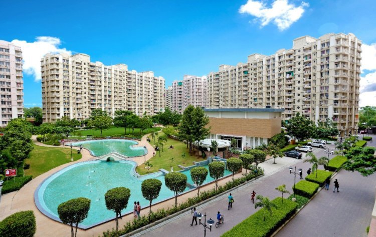 Top 5 Reasons to Buy a Flat in Gurgaon for Your Family