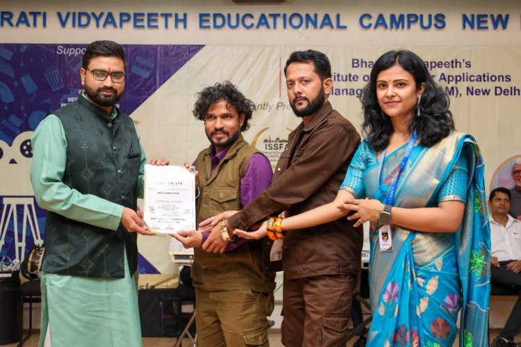 Director Altaf Sheikh honored by Delhi's International Silver Screen Festival and Bharati Vidyapeeth. Best Director Award presented for the film "Karmayogi Abasaheb."